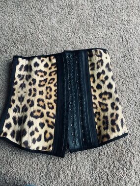 Ann Chery Waist Trainer